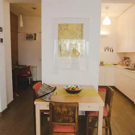 Charmoso Apartamento Central Com Jardim