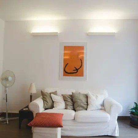 Charmoso Apartamento Central Com Jardim